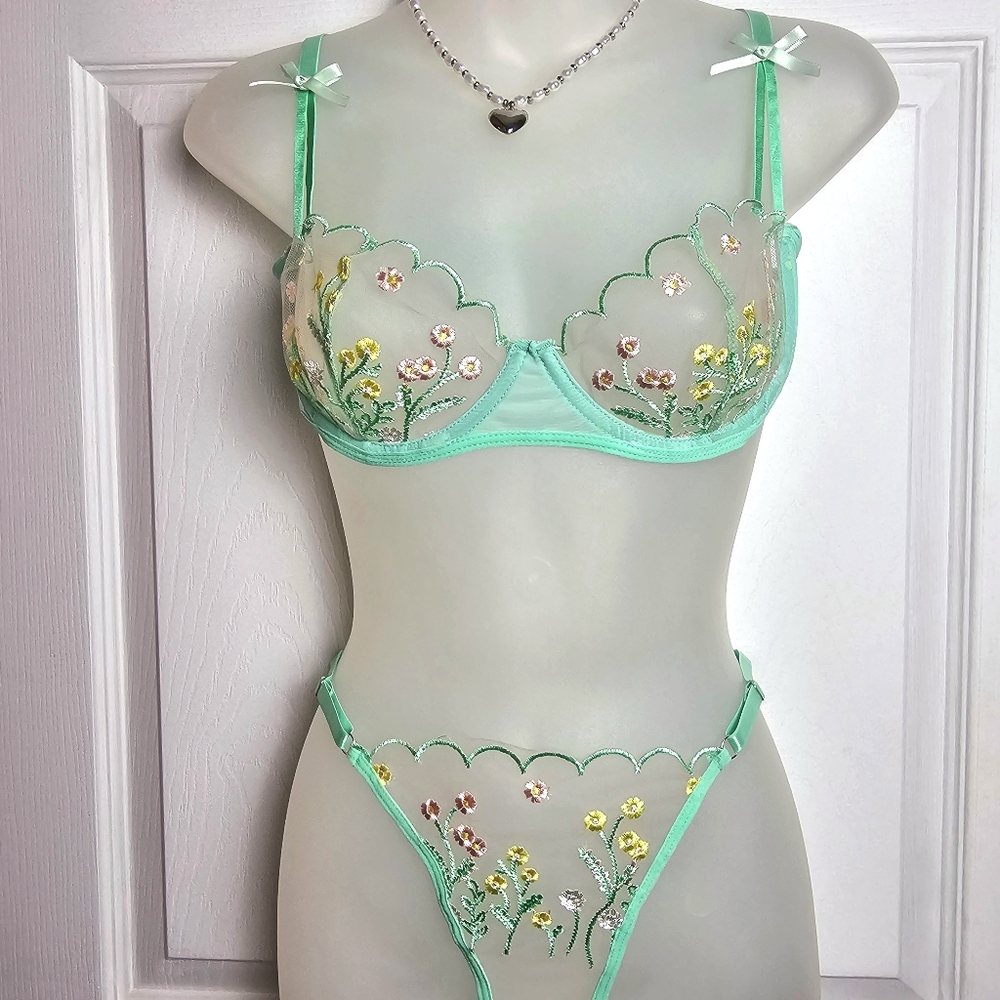 New Primavera Garden Embroidered Bra Panty Set